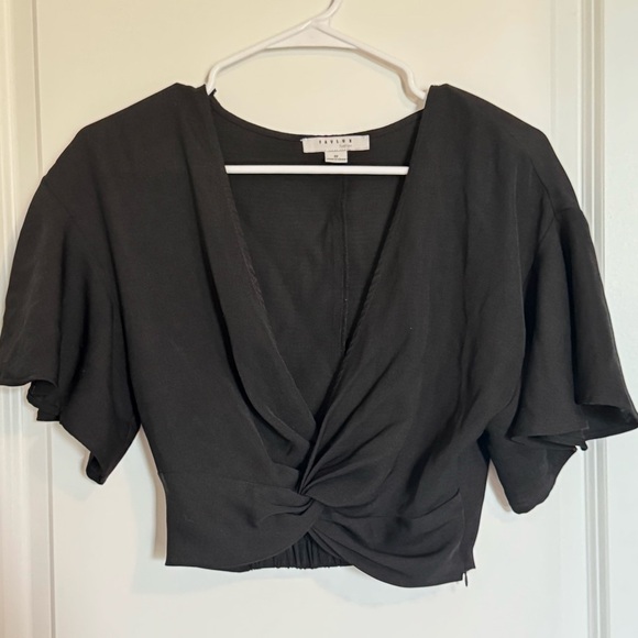 FAVLUX Tops - Black low cut twist crop top